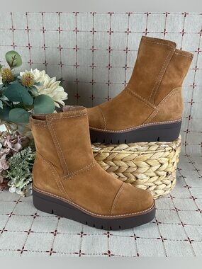 Naturalizer “Wylie” Tawny Brown Suede Wedge Platform Ankle Boots Size 6.5